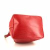 Louis Vuitton petit Noé shopping bag in red epi leather - Detail D4 thumbnail