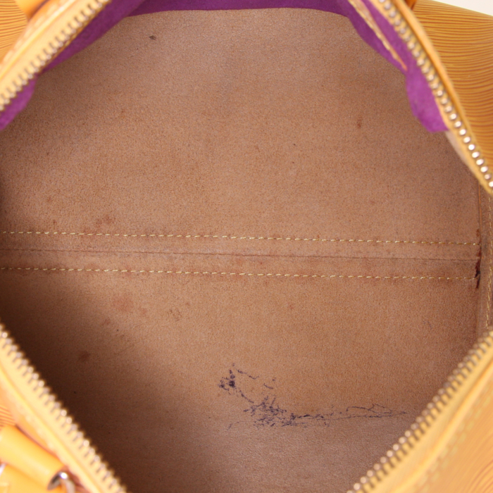 Sac à main Louis Vuitton Speedy 25 cm en cuir épi jaune - Detail D2