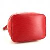 Sac cabas Louis Vuitton grand Noé en cuir épi rouge - Detail D4 thumbnail