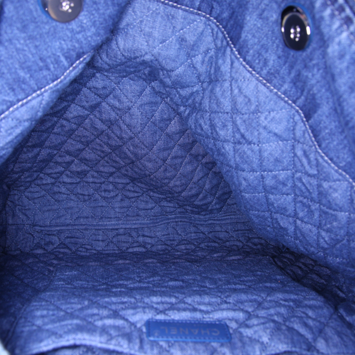 Chanel shopping bag in blue denim - Detail D2