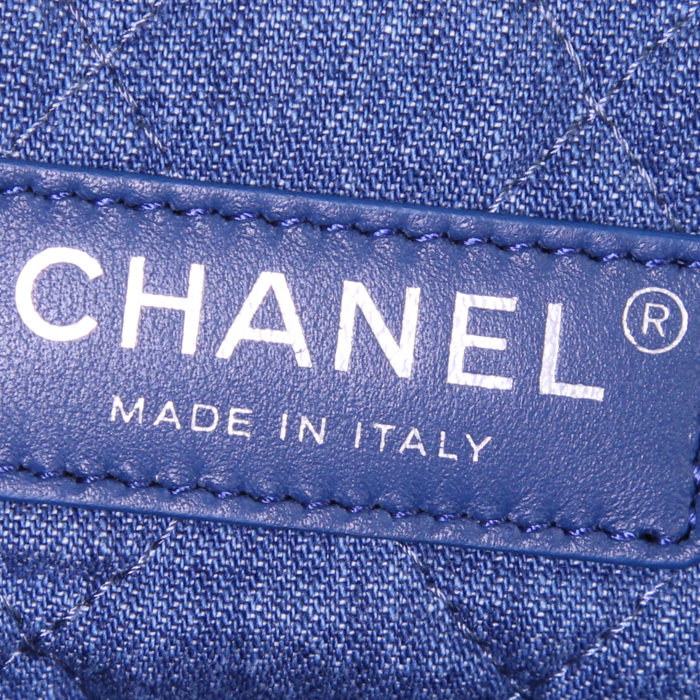 Chanel shopping bag in blue denim - Detail D3
