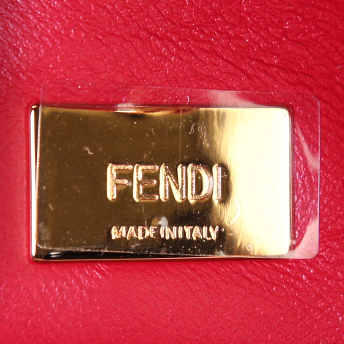 Bolso bandolera Fendi Mini Peekaboo en piel de lagarto roja - Detail D4