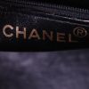 Chanel Vintage handbag in black leather - Detail D3 thumbnail