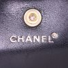 Bolsito de mano Chanel Vintage en cuero negro - Detail D3 thumbnail
