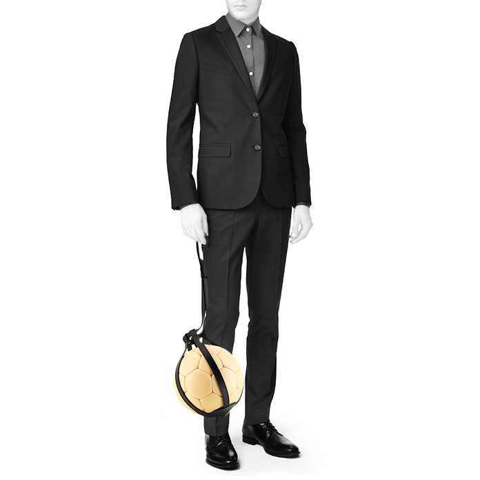 Louis Vuitton, 2018 World Cup ball in beige natural leather - Detail D1