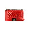 Chanel Boy shoulder bag in red patent quilted leather - 360 thumbnail