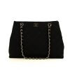 Bolso de mano Chanel en jersey acolchado negro - 360 thumbnail
