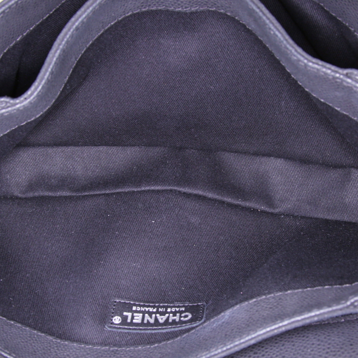 Chanel Timeless handbag in black quilted leather - Detail D3