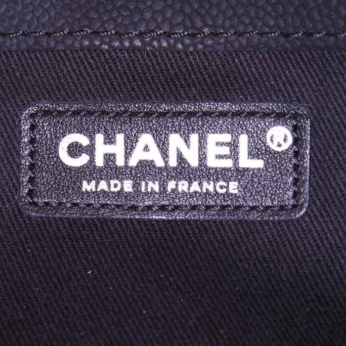 Sac à main Chanel Timeless en cuir matelassé noir - Detail D4