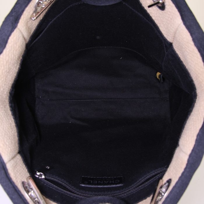 Chanel Deauville shopping bag in beige canvas and black canvas and leather - Detail D2
