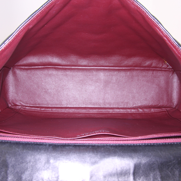 Bolso de mano Chanel Timeless Maxi Jumbo en cuero acolchado negro - Detail D3