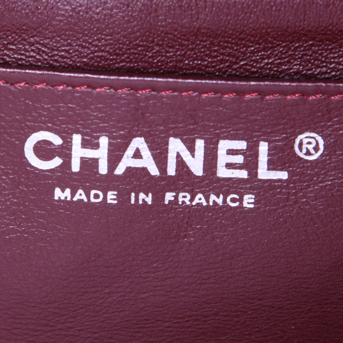 Bolso de mano Chanel Timeless Maxi Jumbo en cuero acolchado negro - Detail D4