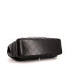 Bolso de mano Chanel Timeless Maxi Jumbo en cuero acolchado negro - Detail D5 thumbnail
