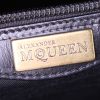 Bolso de mano Alexander McQueen en cuero negro - Detail D3 thumbnail