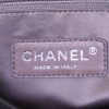 Bolso de mano Chanel en satén negro - Detail D4 thumbnail