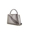 Bolso de mano Louis Vuitton Capucines modelo pequeño en cuero granulado plateado - 00pp thumbnail