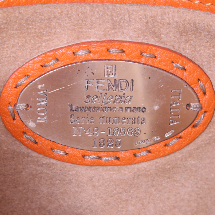 Fendi Big Mama bag worn on the shoulder or carried in the hand in orange grained leather - Detail D3