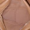 Bolso de mano Chanel Shopping PTT en cuero granulado acolchado beige - Detail D2 thumbnail
