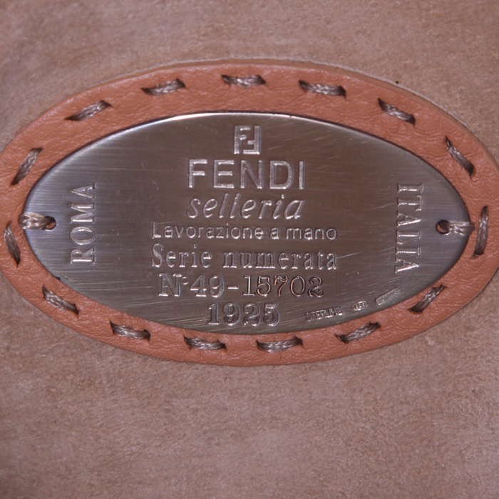 Fendi Big Mama bag worn on the shoulder or carried in the hand in beige grained leather - Detail D3