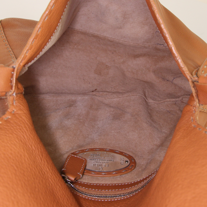 Borsa da spalla o a mano Fendi Big Mama in pelle martellata marrone - Detail D2