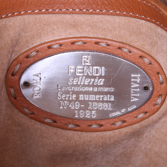 Fendi Big Mama bag worn on the shoulder or carried in the hand in brown grained leather - Detail D3