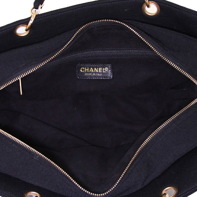 Bolso de mano Chanel Choco bar en jersey acolchado negro - Detail D2