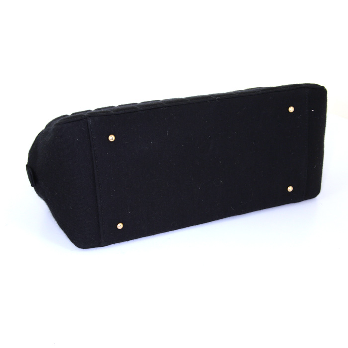 Chanel Choco bar handbag in black quilted jersey - Detail D4