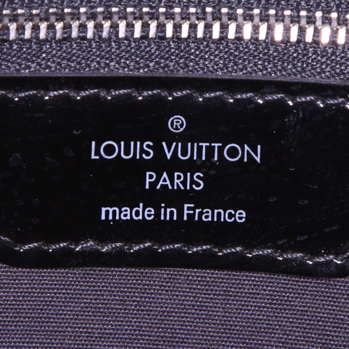 Sac à main Louis Vuitton Brea en cuir épi verni noir - Detail D4