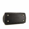 Bolso de mano Louis Vuitton Montaigne en cuero monogram huella negro - Detail D5 thumbnail
