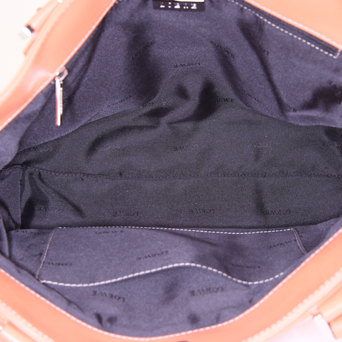 Loewe handbag in orange leather - Detail D2