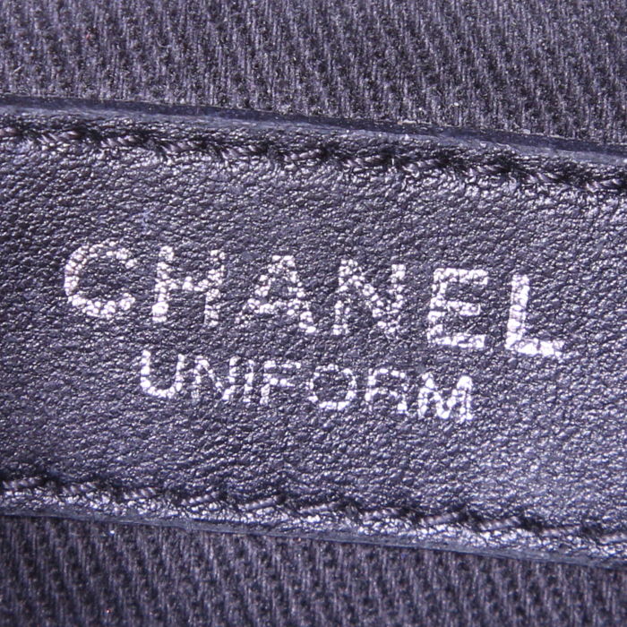 Chanel shoulder bag in black quilted leather - Detail D3