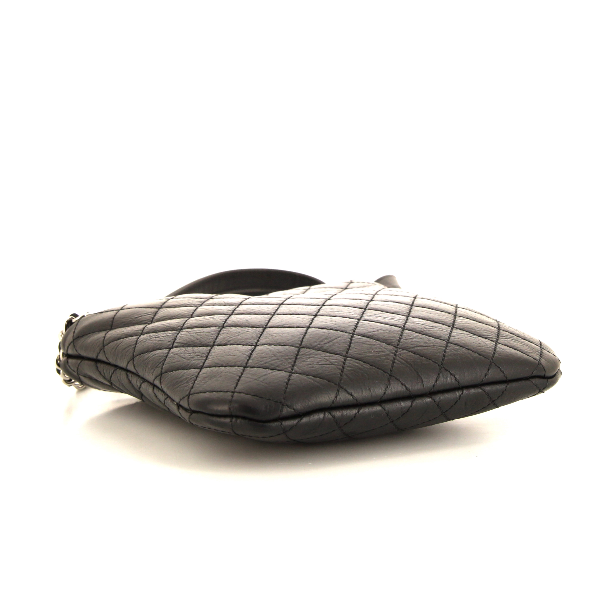 Sac bandoulière Chanel en cuir matelassé noir - Detail D4