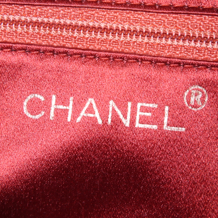 Bolsito de mano Chanel Vintage en satén rojo óxido - Detail D3
