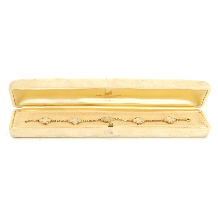 Van Cleef
Arpels Alhambra Vintage bracelet in yellow gold and mother of pearl - Detail D2