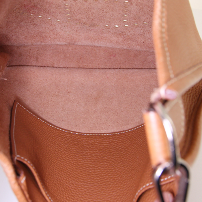 Borsa a tracolla Hermes Evelyne modello piccolo in pelle togo gold - Detail D2