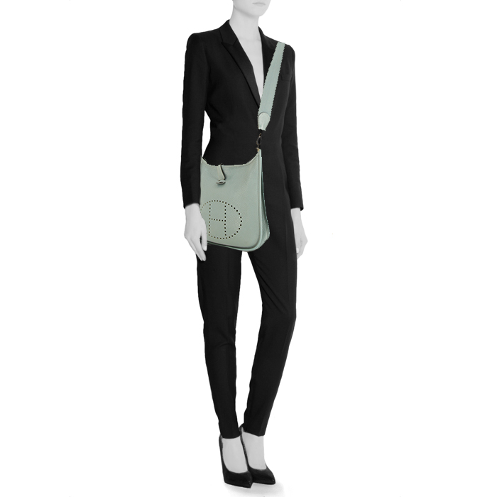 Borsa a tracolla Hermes Evelyne modello piccolo in pelle togo Bleu Lin - Detail D1