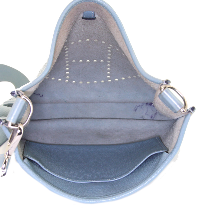 Sac bandoulière Hermes Evelyne petit modèle en cuir togo Bleu Lin - Detail D2