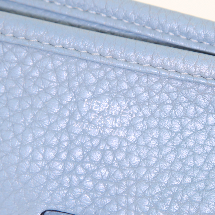 Sac bandoulière Hermes Evelyne petit modèle en cuir togo Bleu Lin - Detail D3