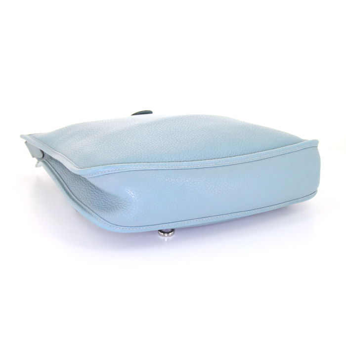 Borsa a tracolla Hermes Evelyne modello piccolo in pelle togo Bleu Lin - Detail D4