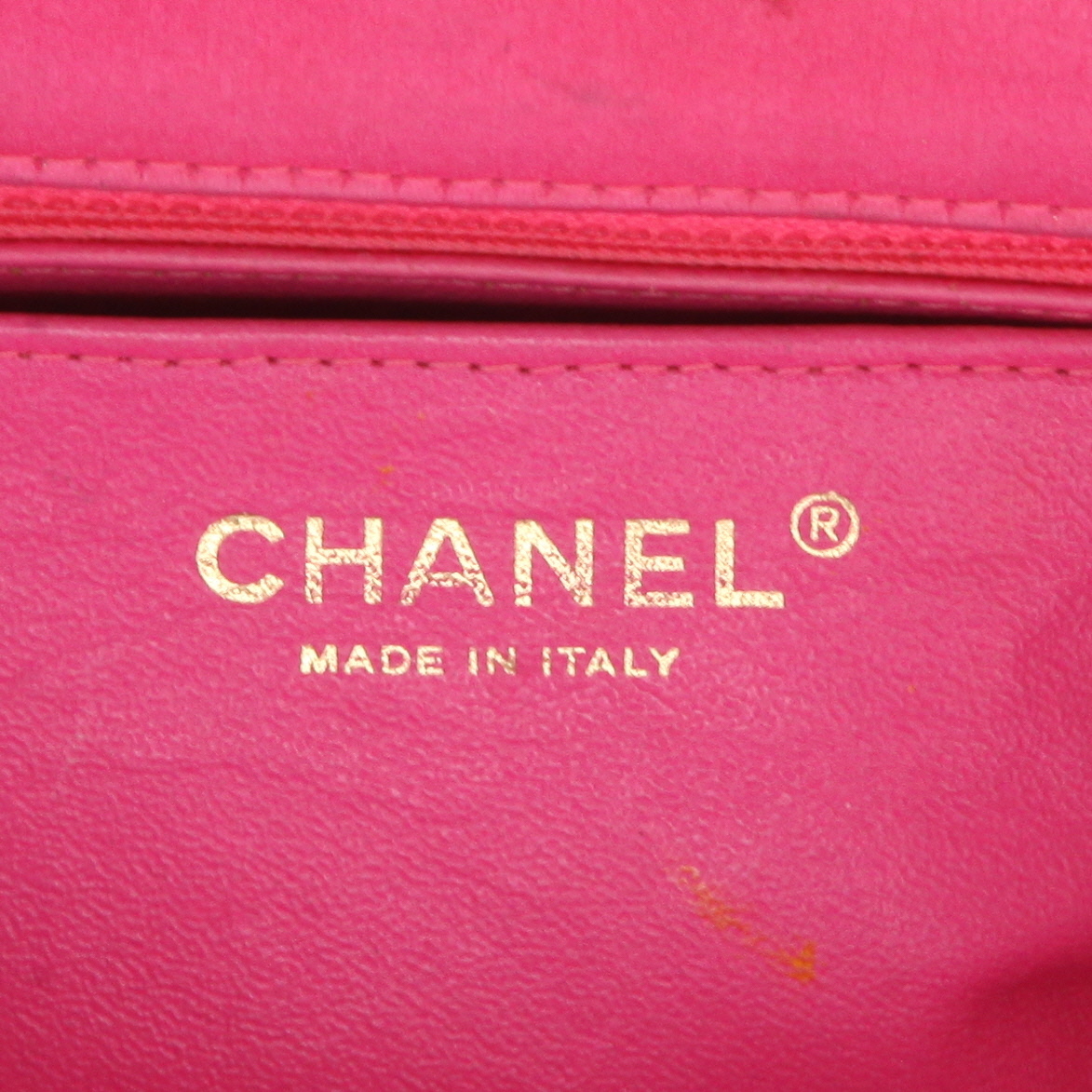 Bolso bandolera Chanel  Timeless Mini en satén rosa - Detail D2