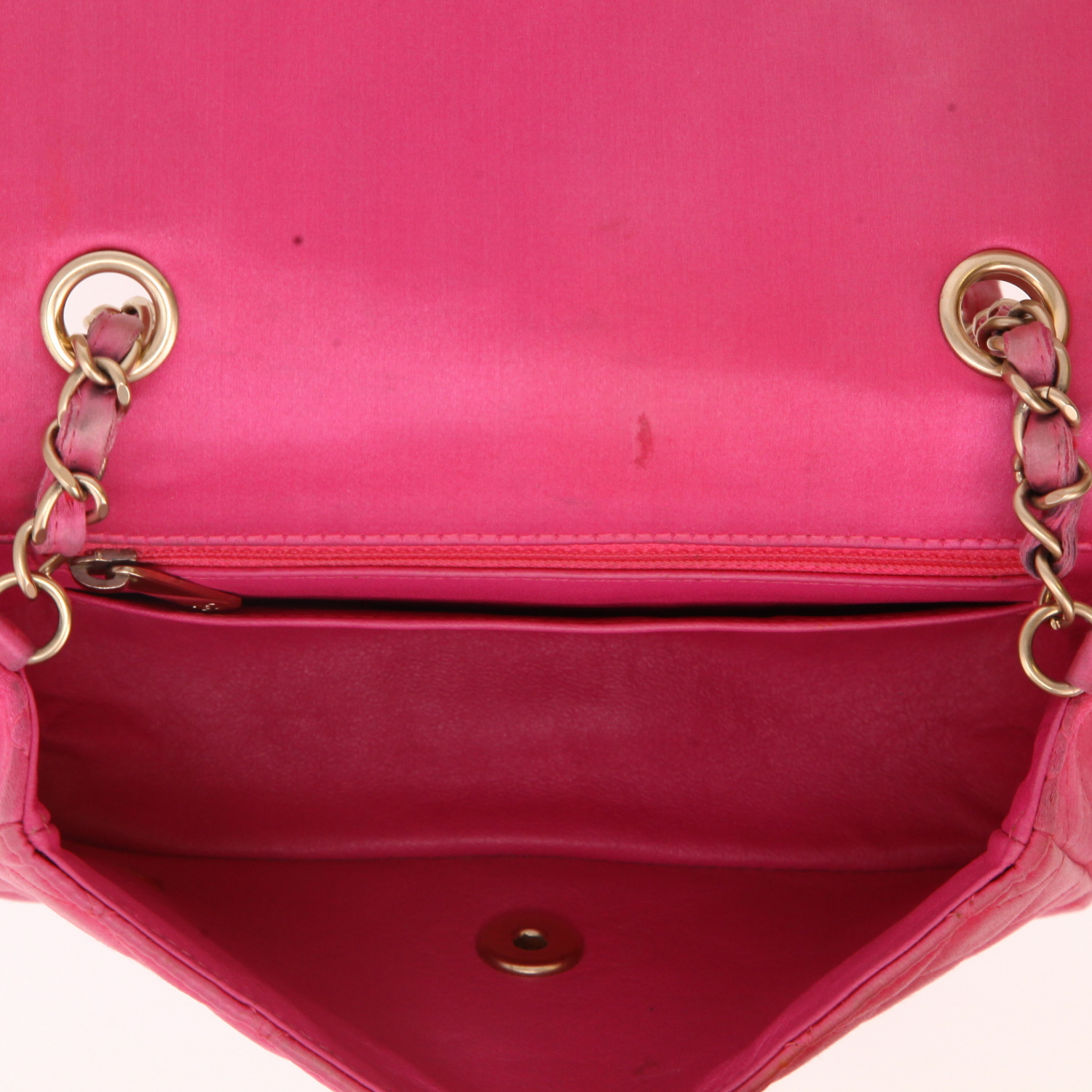 Sac bandoulière Chanel  Mini Timeless en satin rose - Detail D3
