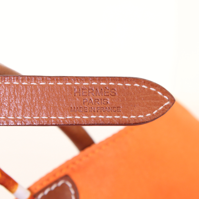 Hermès shoulder bag Silk City in orange silk and Barenia leather - Detail D3