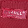Bolso de mano Chanel Timeless en cuero gris - Detail D4 thumbnail