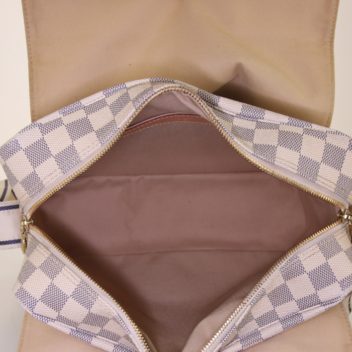 Bolso bandolera Louis Vuitton Naviglio en lona a cuadros revestida azul celeste y cuero natural - Detail D2