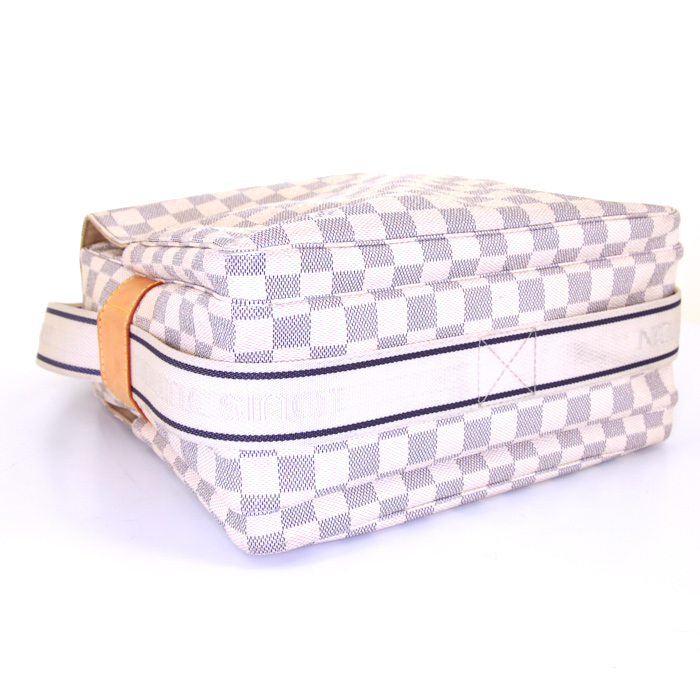 Sac bandoulière Louis Vuitton Naviglio en toile damier enduite azur et cuir naturel - Detail D4