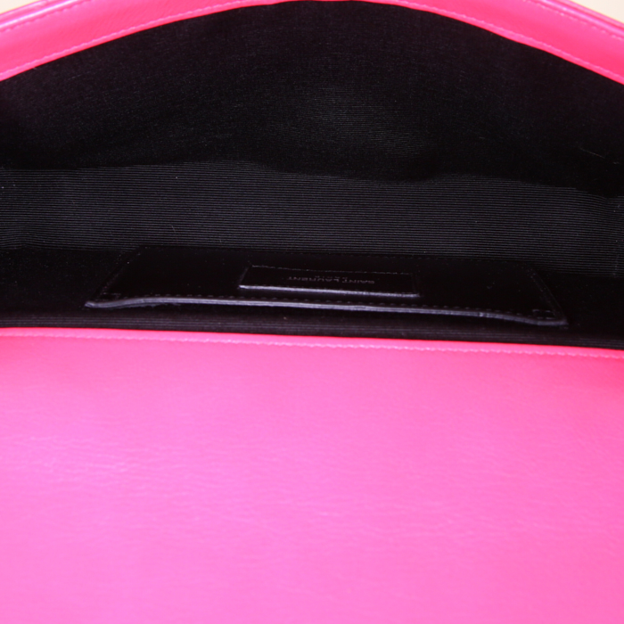 Bolsito de mano Saint Laurent Kate en cuero fucsia - Detail D2