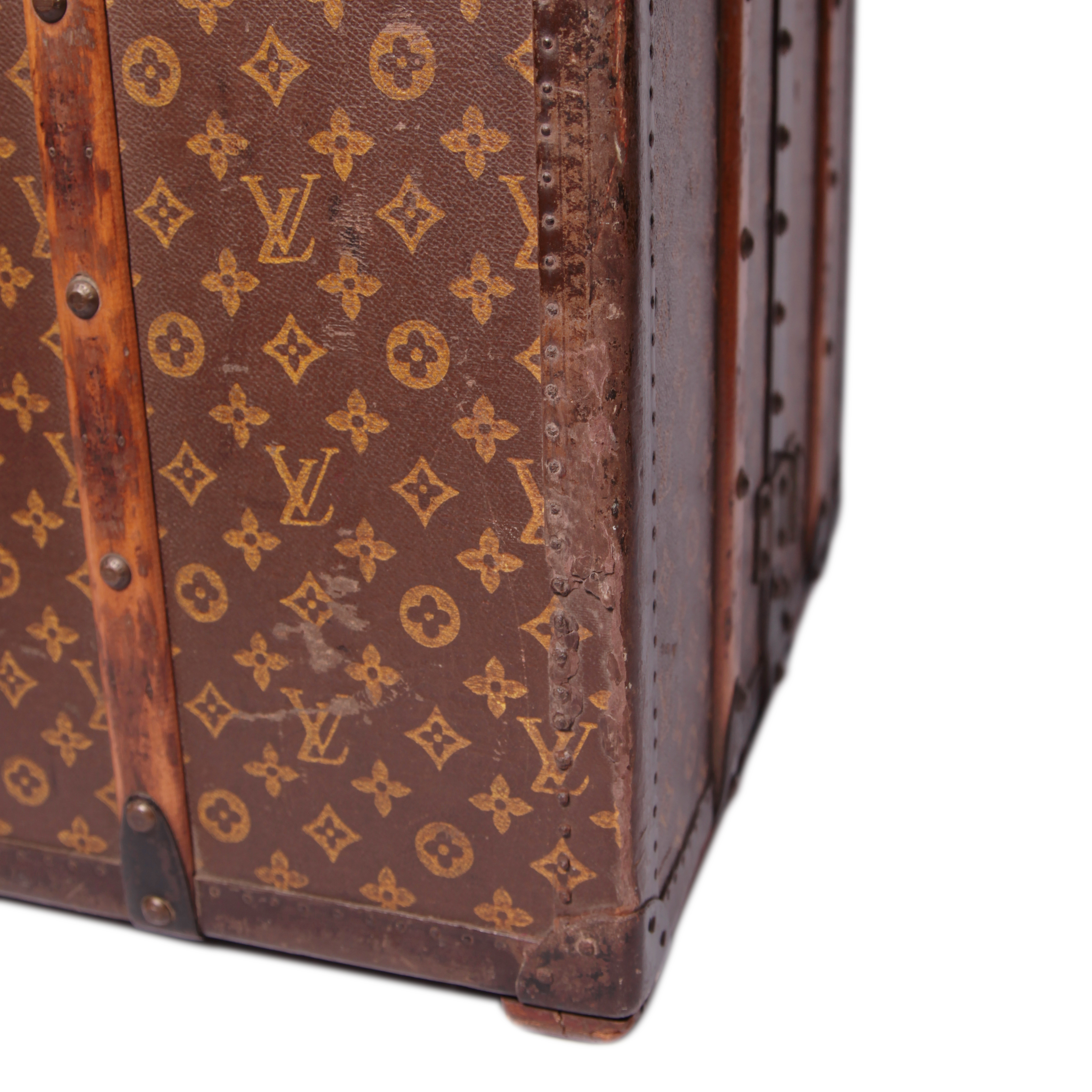 Malle Louis Vuitton Wardrobe en toile monogram et lozine - Detail D5