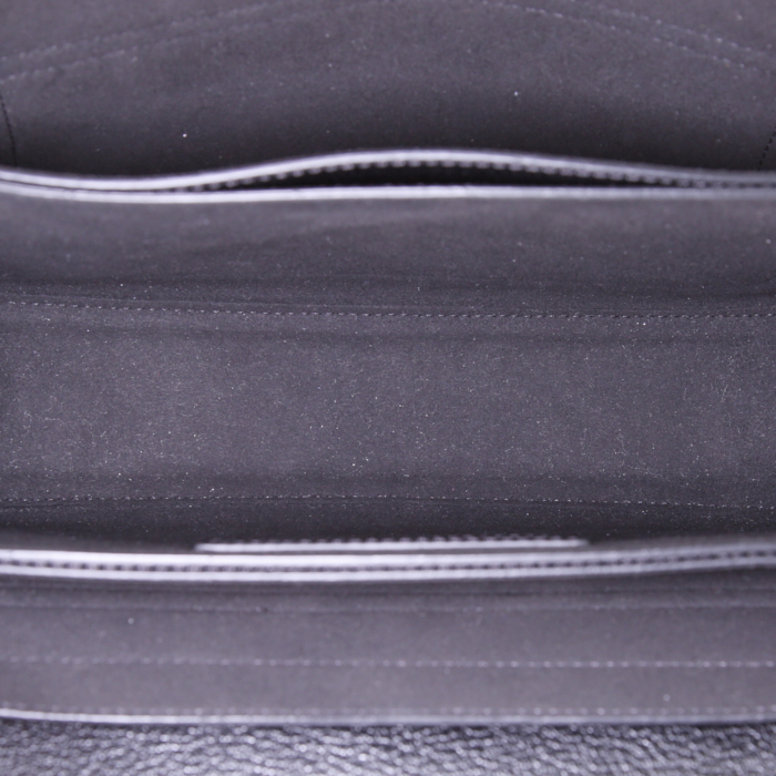 Givenchy GV3 shoulder bag in black grained leather - Detail D3