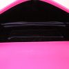 Bolsito de mano Saint Laurent Belle de Jour en cuero granulado rosa - Detail D2 thumbnail