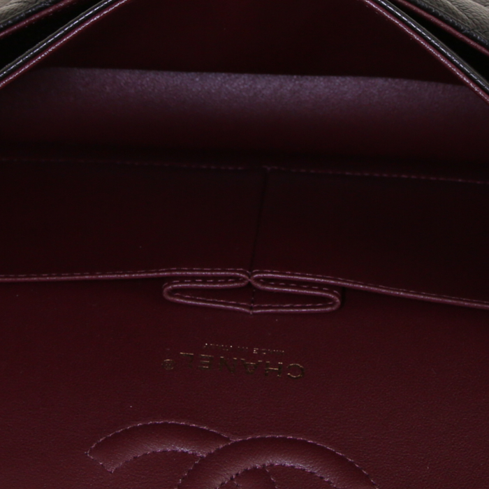 Sac à main Chanel Timeless en cuir grainé matelassé noir - Detail D3